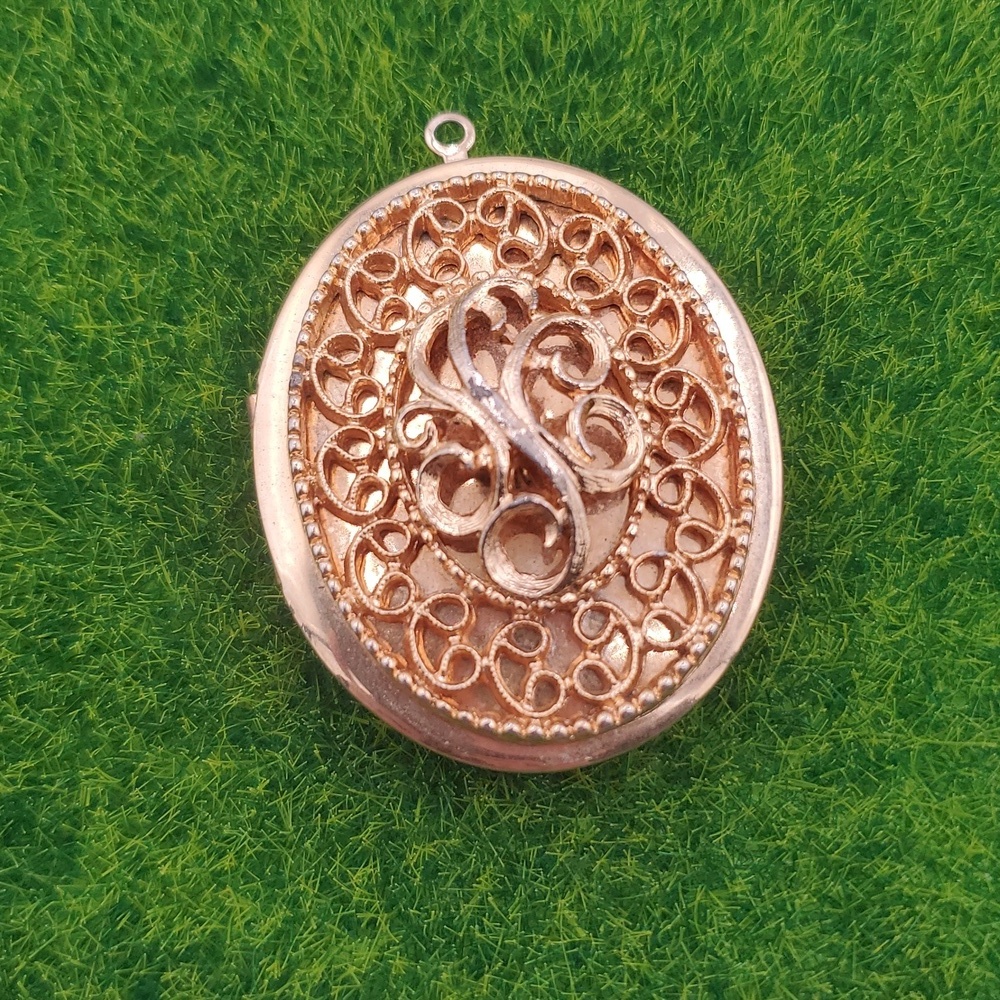 Sarah Coventry Calligraphy Victorian Locket Pendant P316